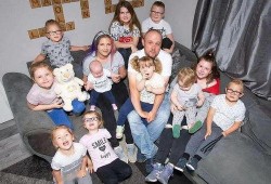 英国夫妇爆料视频,揭露惊人真相！