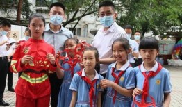 少男少男在线观看,少男少男在线观看，青春校园情感大剧