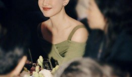 爆料女演员半夜敲门视频,女演员神秘视频引发热议