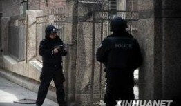 新闻爆料袭警视频,惊现袭警现场！视频曝光警员遭遇暴力冲击
